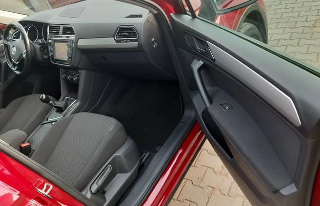 Volkswagen Tiguan cena 73900 przebieg: 63000, rok produkcji 2017 z Radzionków małe 79